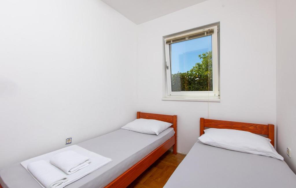 Apartments Dunja Malinska Exterior photo