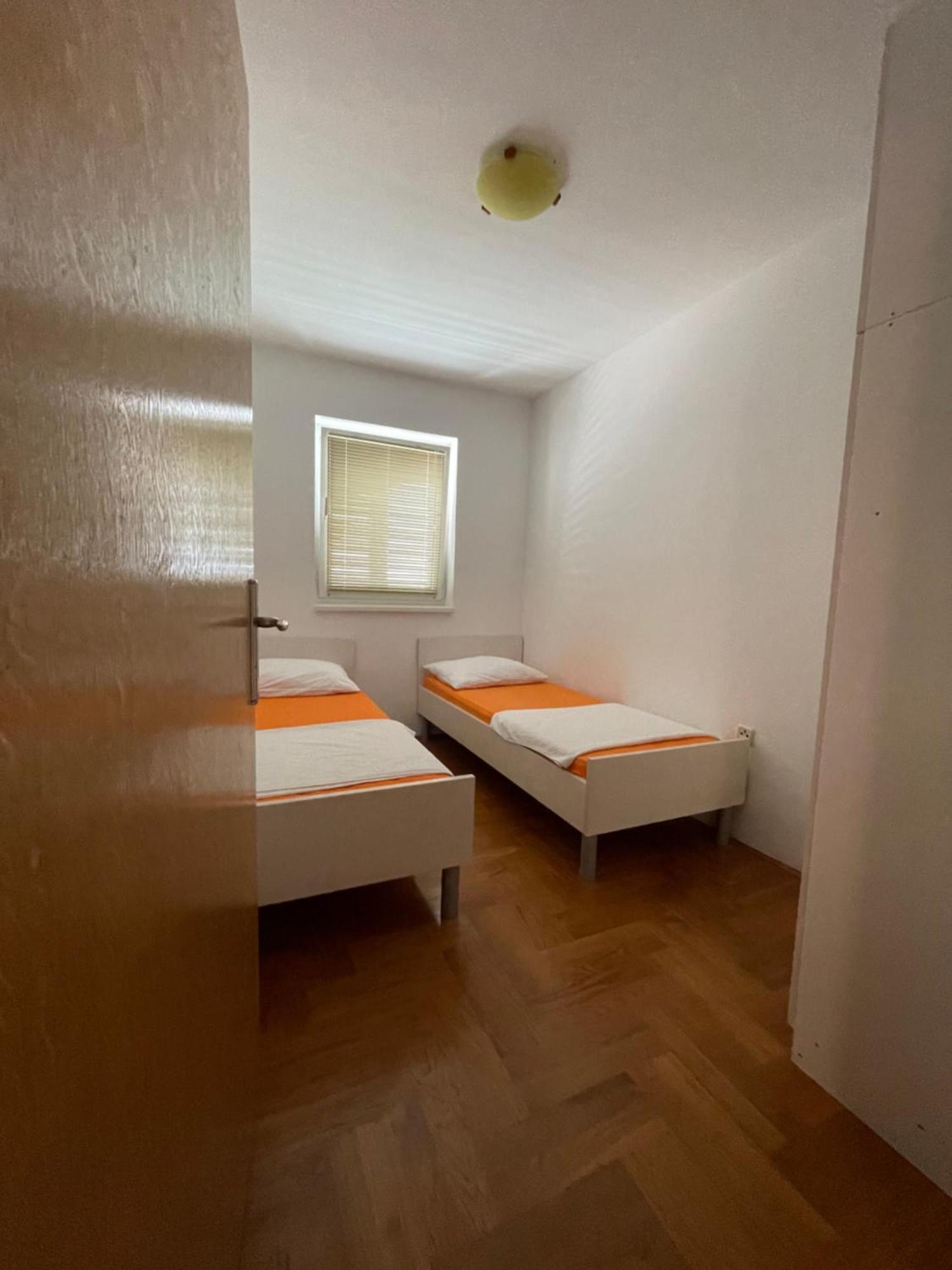 Apartments Dunja Malinska Exterior photo