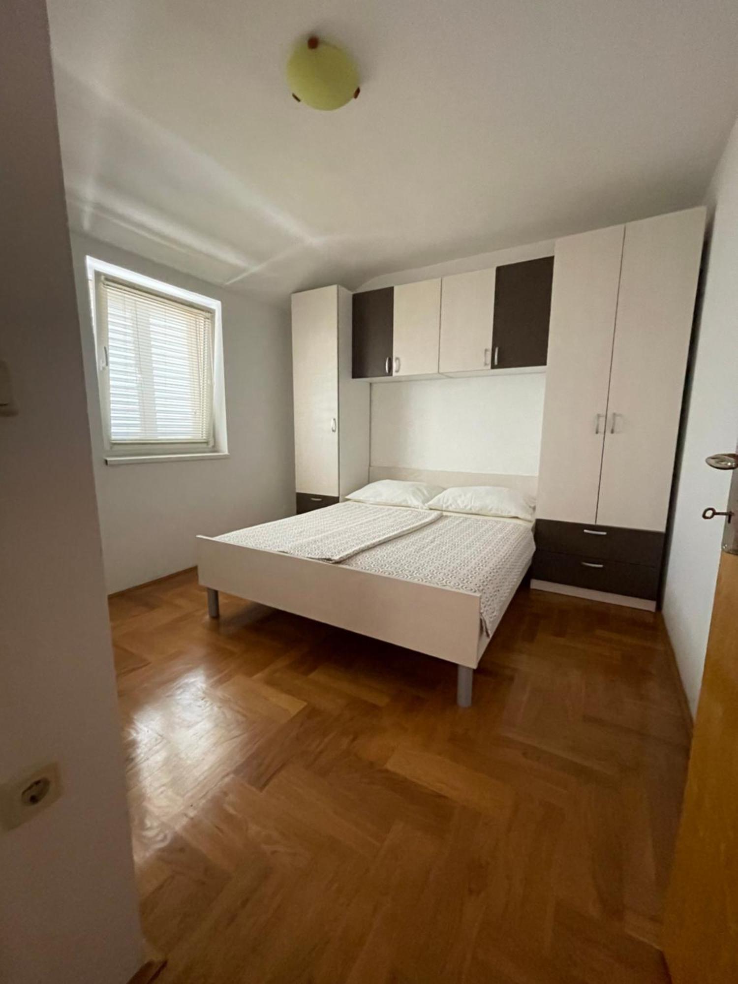Apartments Dunja Malinska Exterior photo